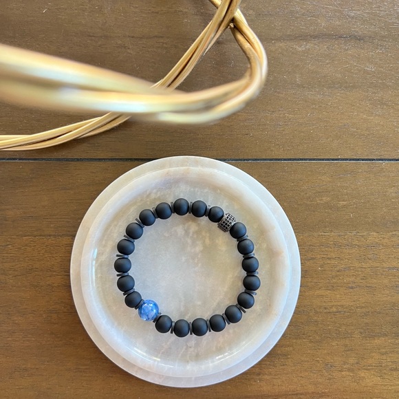 High Quality Black Onyx bracelet healing bracelet  Birth stone bracelet stretch - Picture 5 of 9